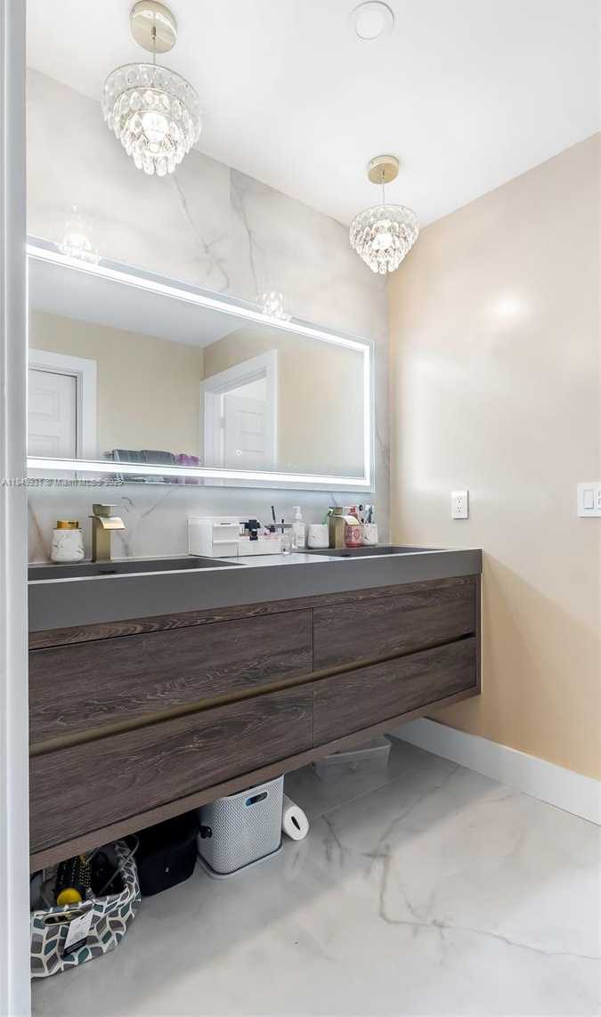 Small Image of 4025 SAPPHIRE LN #4025, Weston Number 32