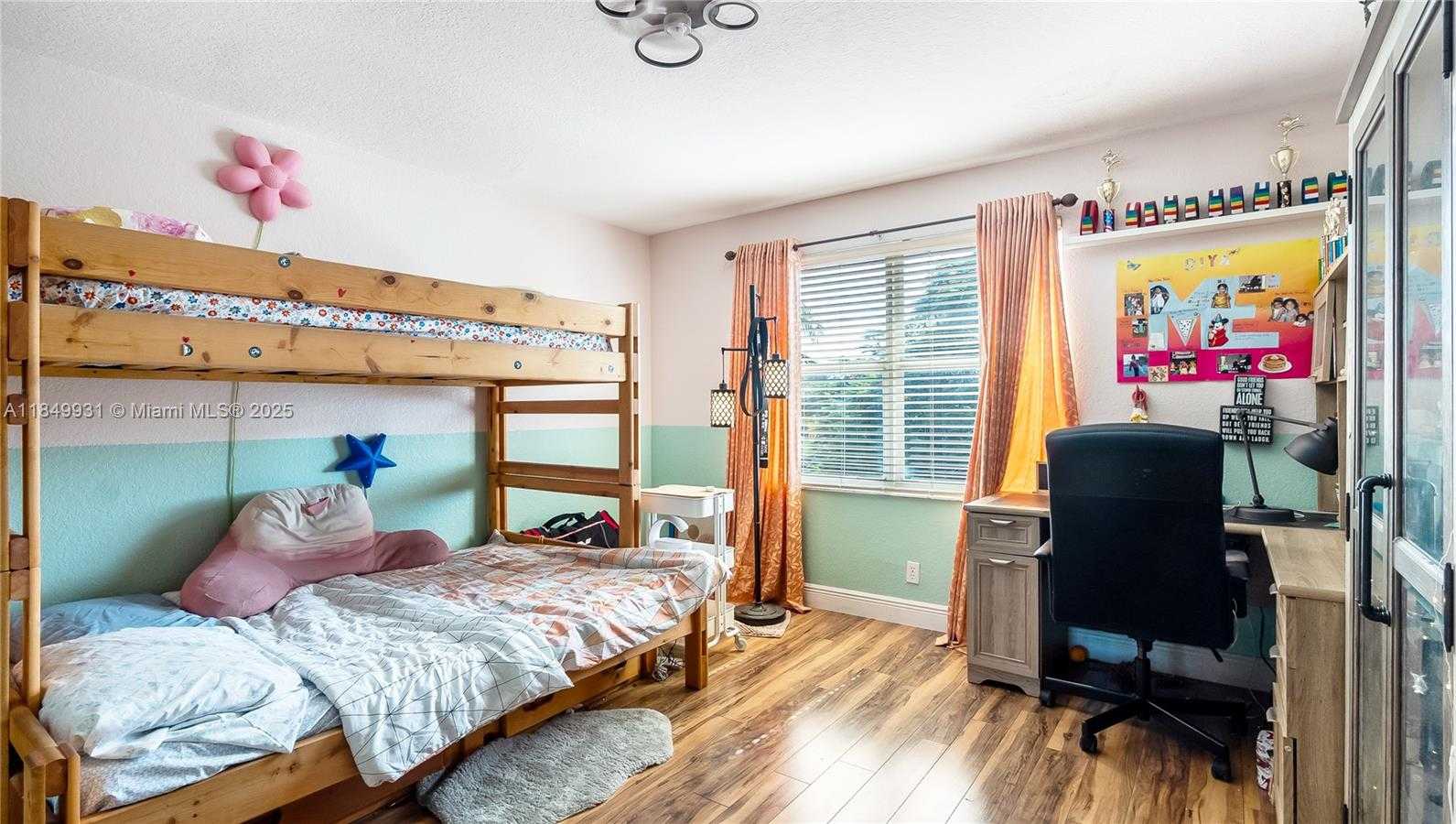 Small Image of 4025 SAPPHIRE LN #4025, Weston Number 34
