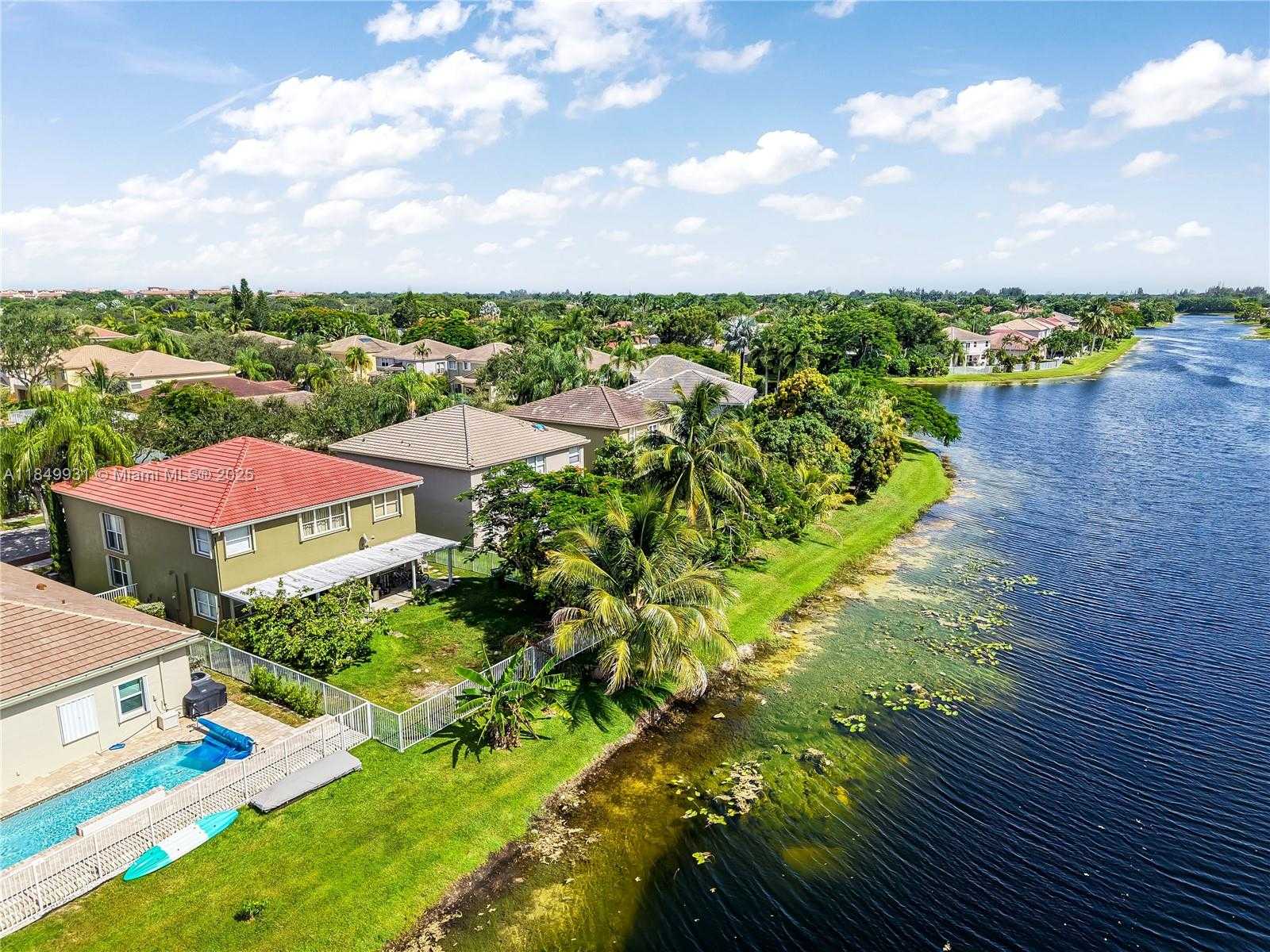 Small Image of 4025 SAPPHIRE LN #4025, Weston Number 40