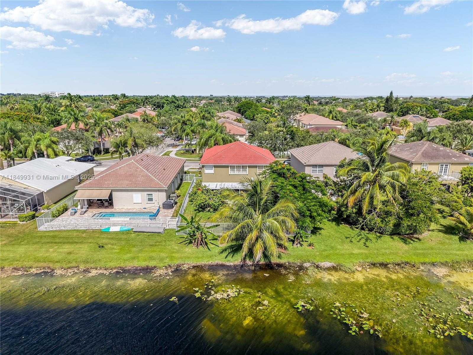 Small Image of 4025 SAPPHIRE LN #4025, Weston Number 41