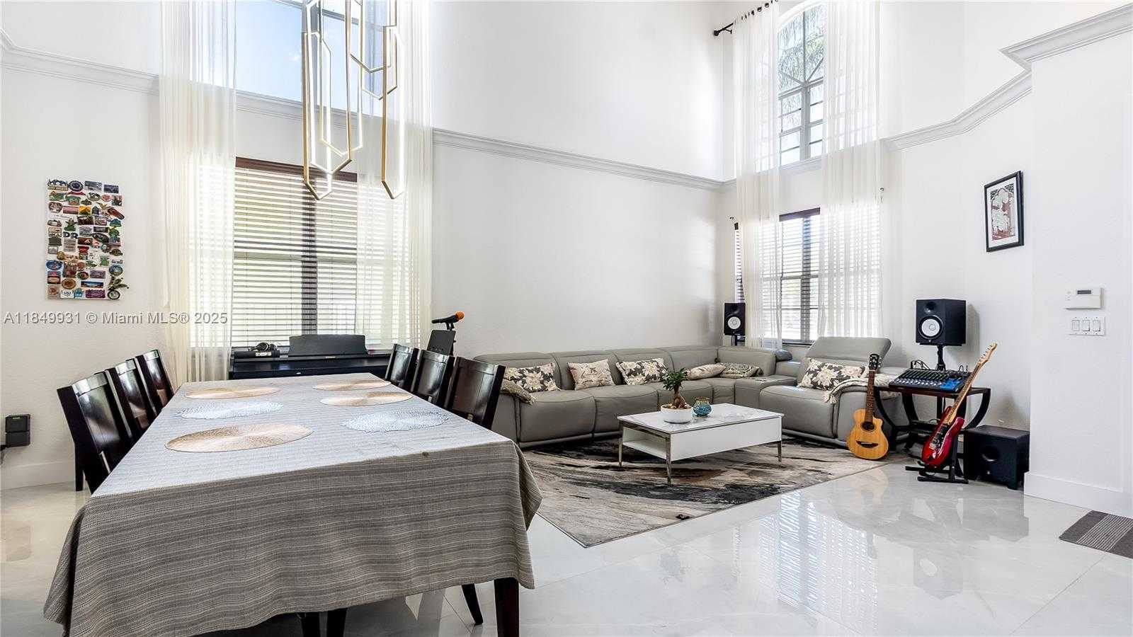 Small Image of 4025 SAPPHIRE LN #4025, Weston Number 6
