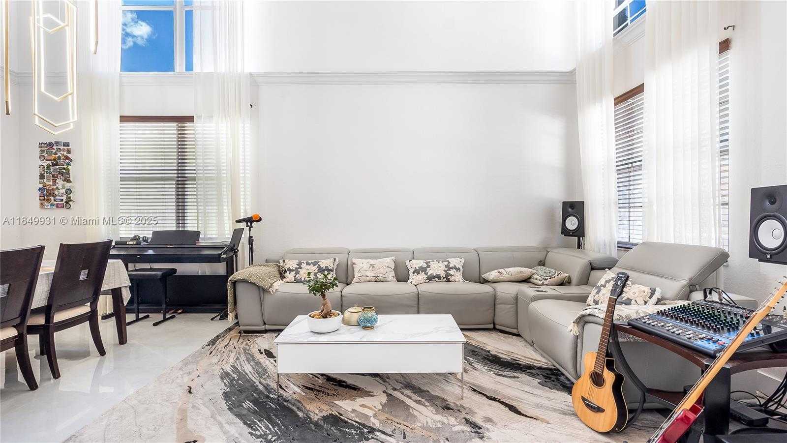 Small Image of 4025 SAPPHIRE LN #4025, Weston Number 8