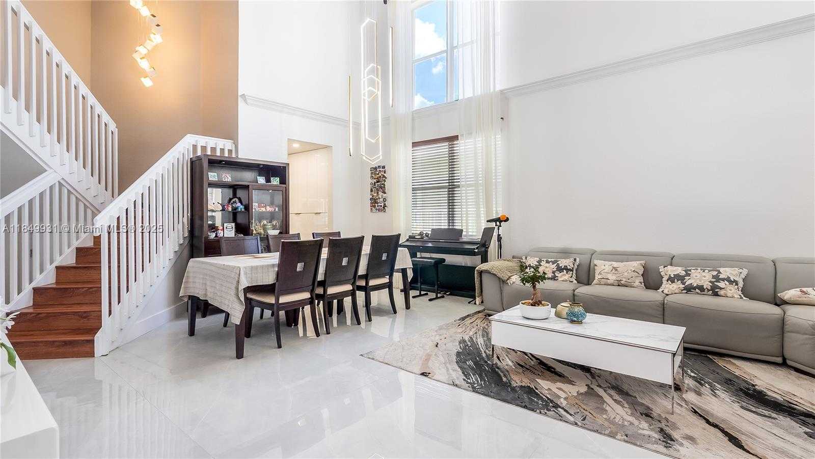 Small Image of 4025 SAPPHIRE LN #4025, Weston Number 9