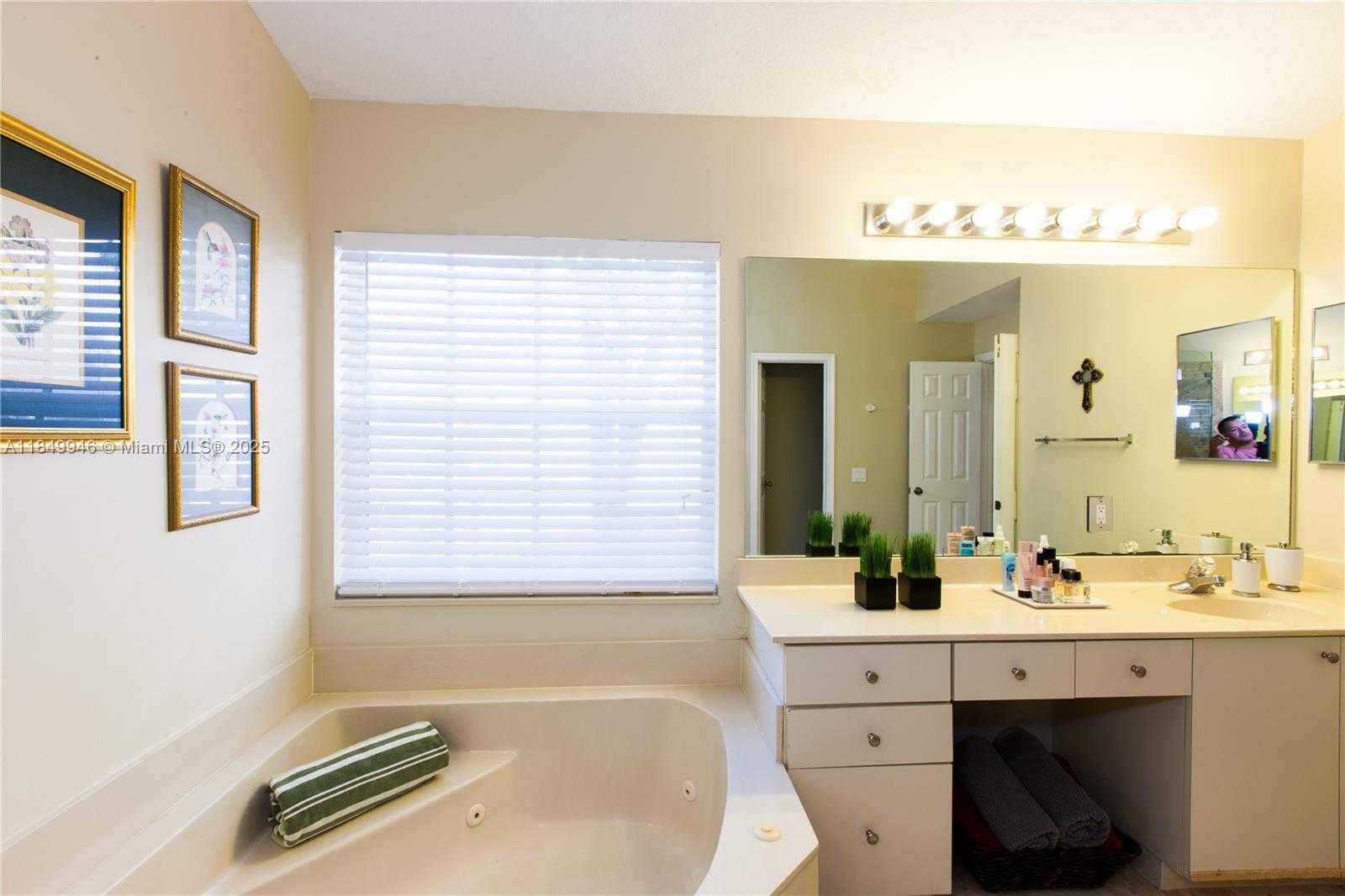 Small Image of 2983 OAKBROOK DR, Weston Number 13