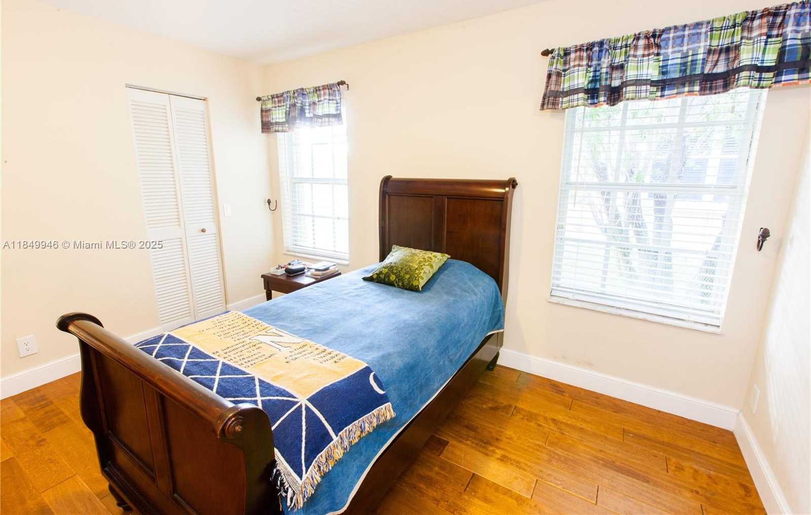 Small Image of 2983 OAKBROOK DR, Weston Number 19