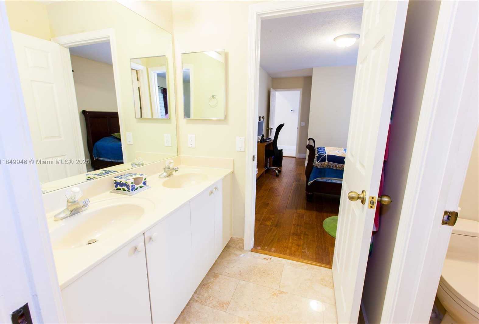 Small Image of 2983 OAKBROOK DR, Weston Number 20
