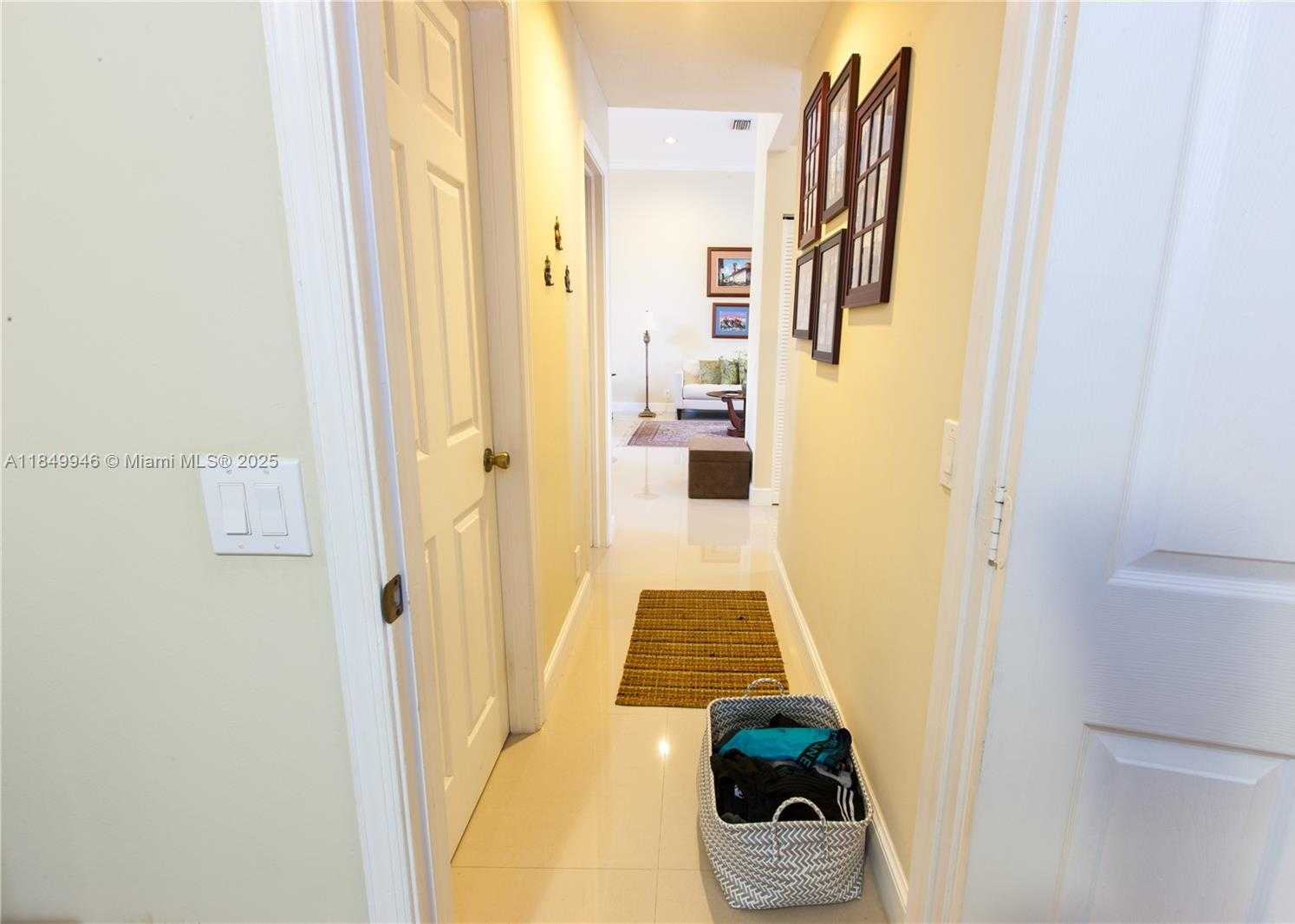 Small Image of 2983 OAKBROOK DR, Weston Number 22