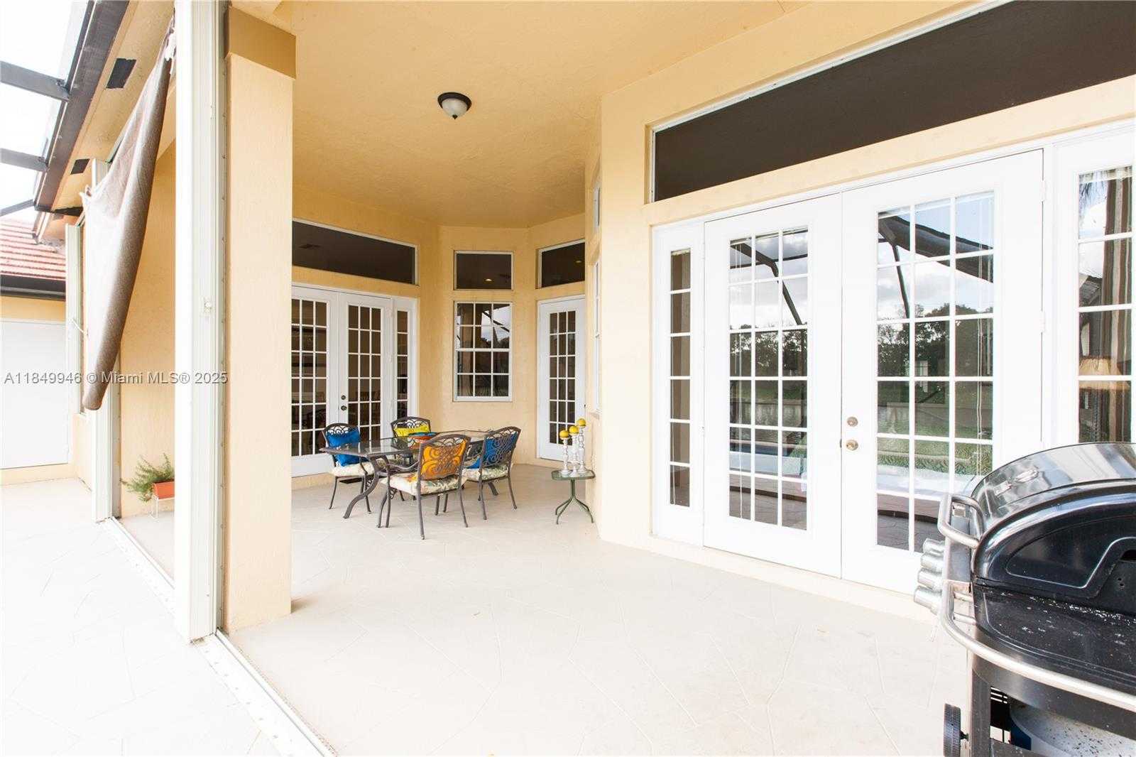 Small Image of 2983 OAKBROOK DR, Weston Number 25