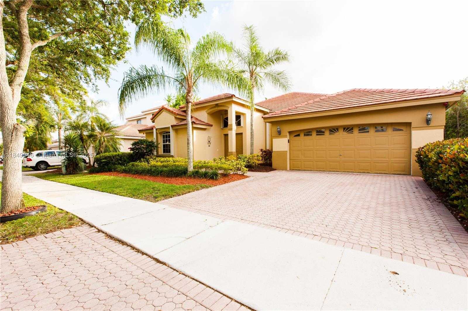 Small Image of 2983 OAKBROOK DR, Weston Number 3