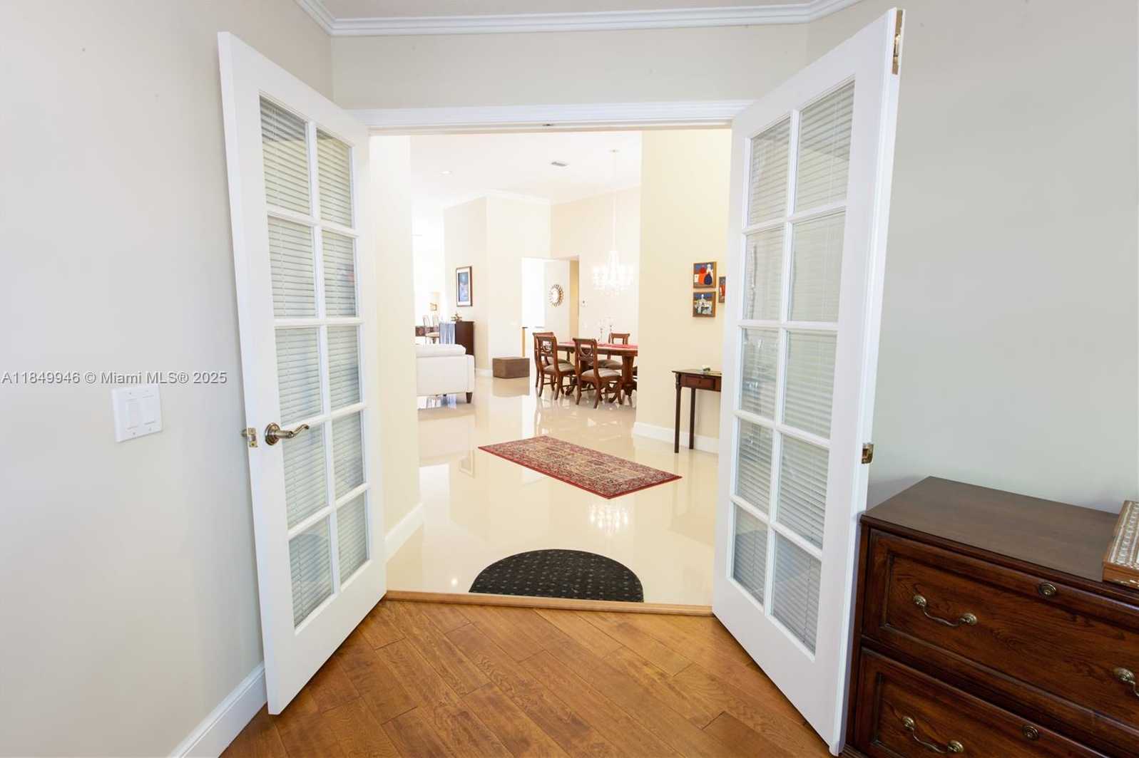 Small Image of 2983 OAKBROOK DR, Weston Number 7