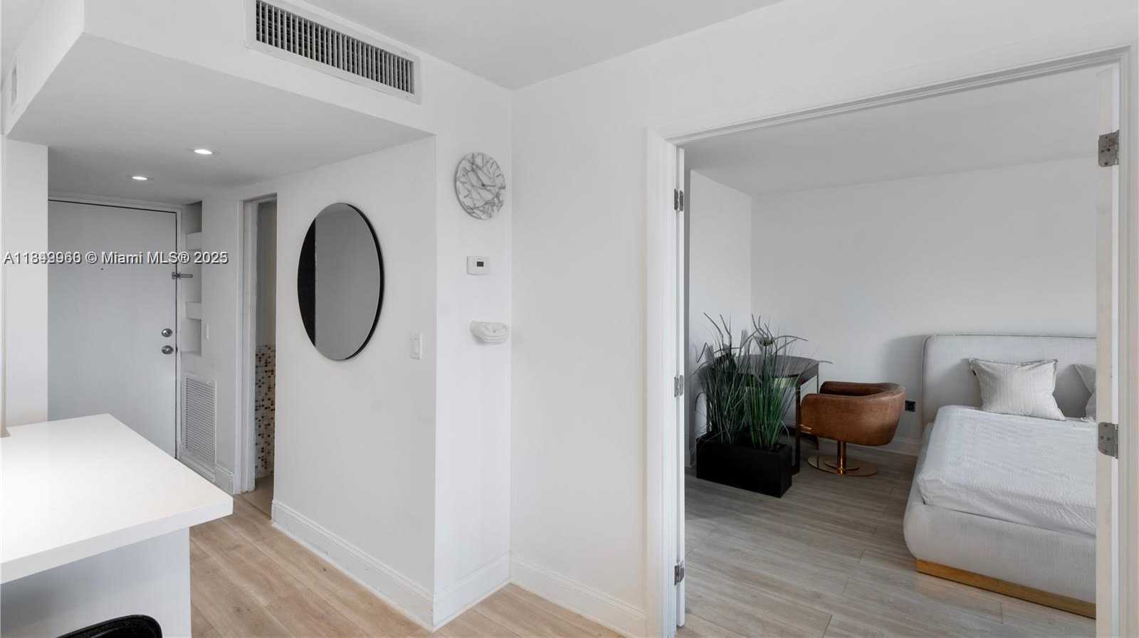 Small Image of 1020 MERIDIAN AVE #302, Miami Beach Number 11