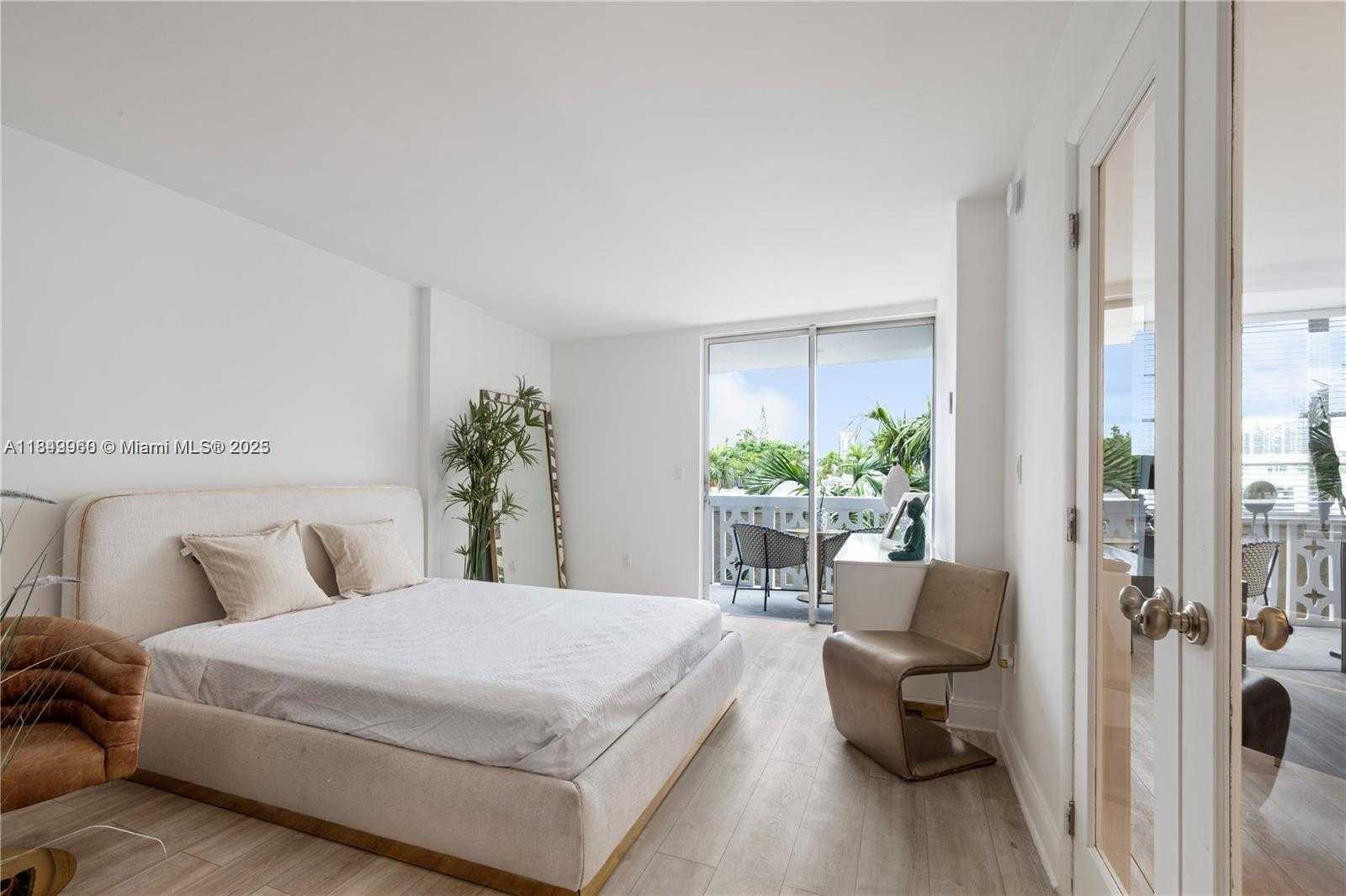 Small Image of 1020 MERIDIAN AVE #302, Miami Beach Number 12