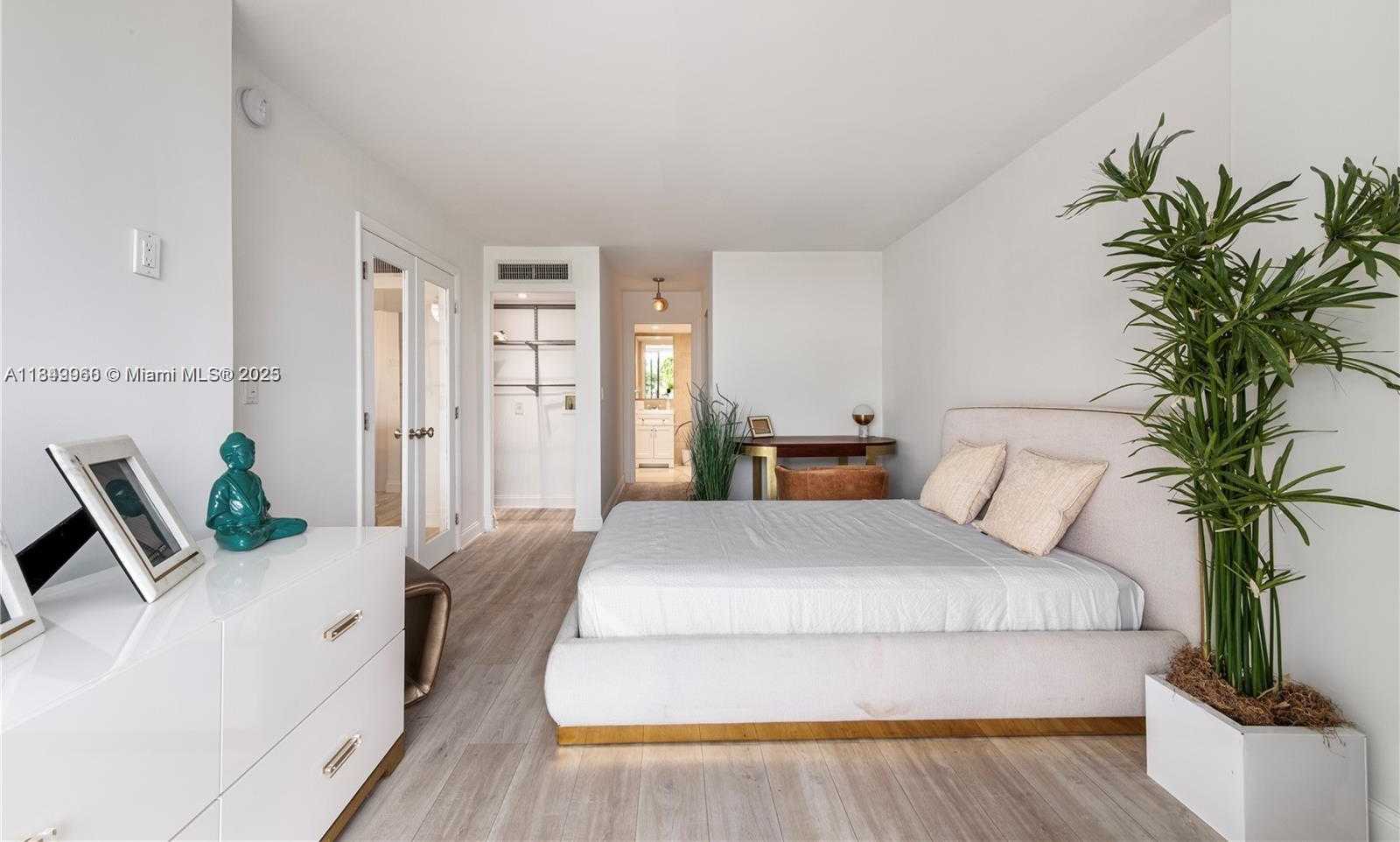 Small Image of 1020 MERIDIAN AVE #302, Miami Beach Number 13