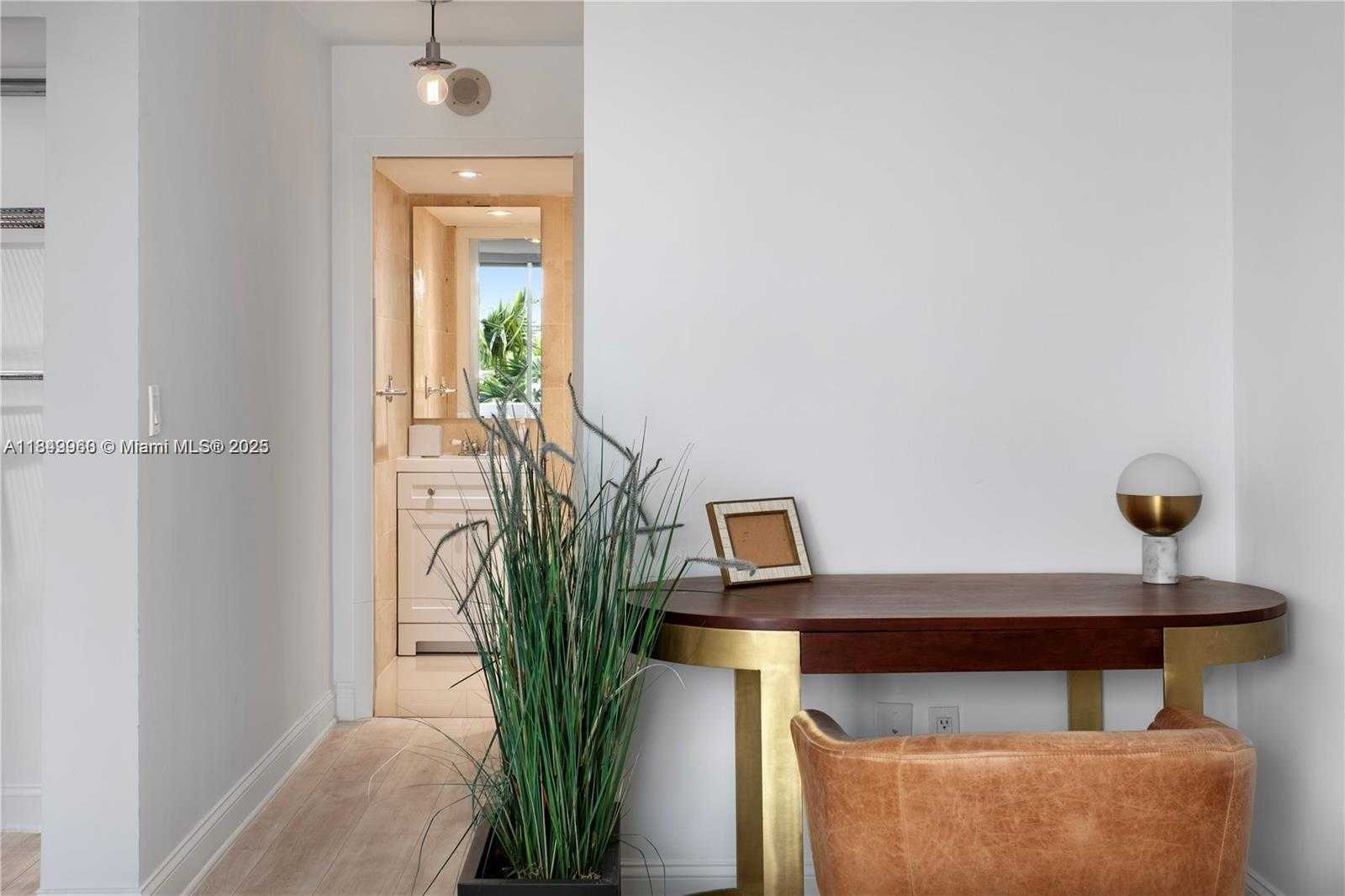 Small Image of 1020 MERIDIAN AVE #302, Miami Beach Number 14