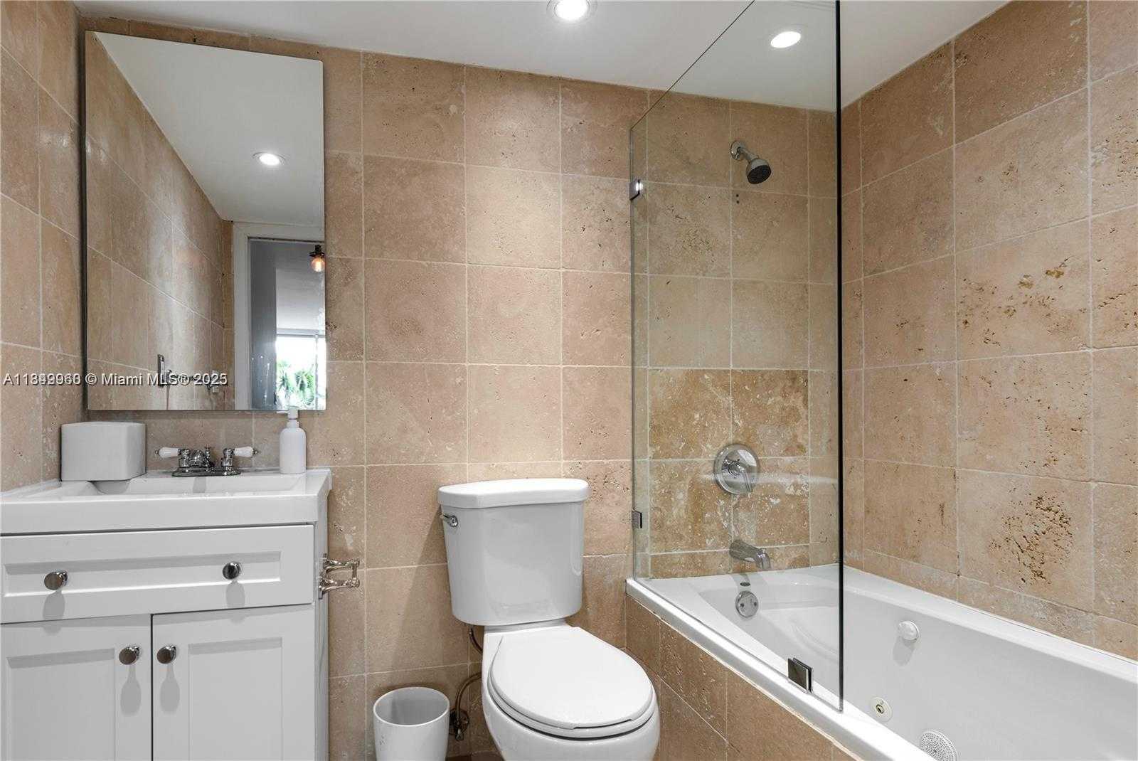 Small Image of 1020 MERIDIAN AVE #302, Miami Beach Number 15