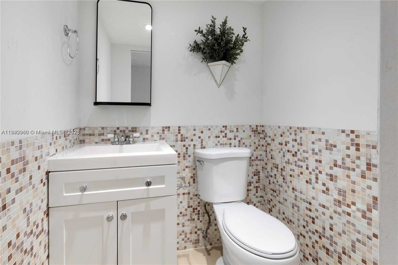 Small Image of 1020 MERIDIAN AVE #302, Miami Beach Number 17