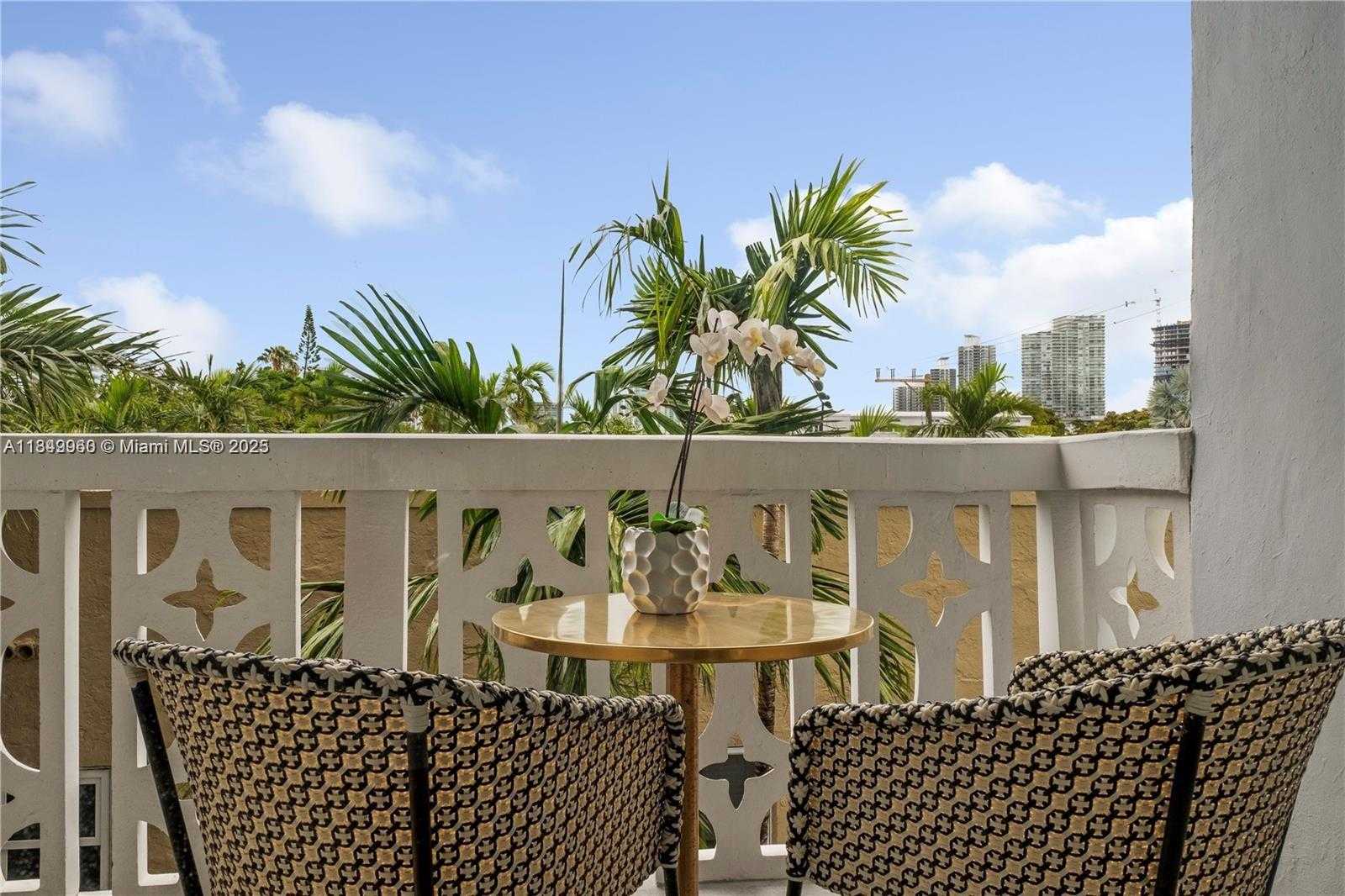Small Image of 1020 MERIDIAN AVE #302, Miami Beach Number 18