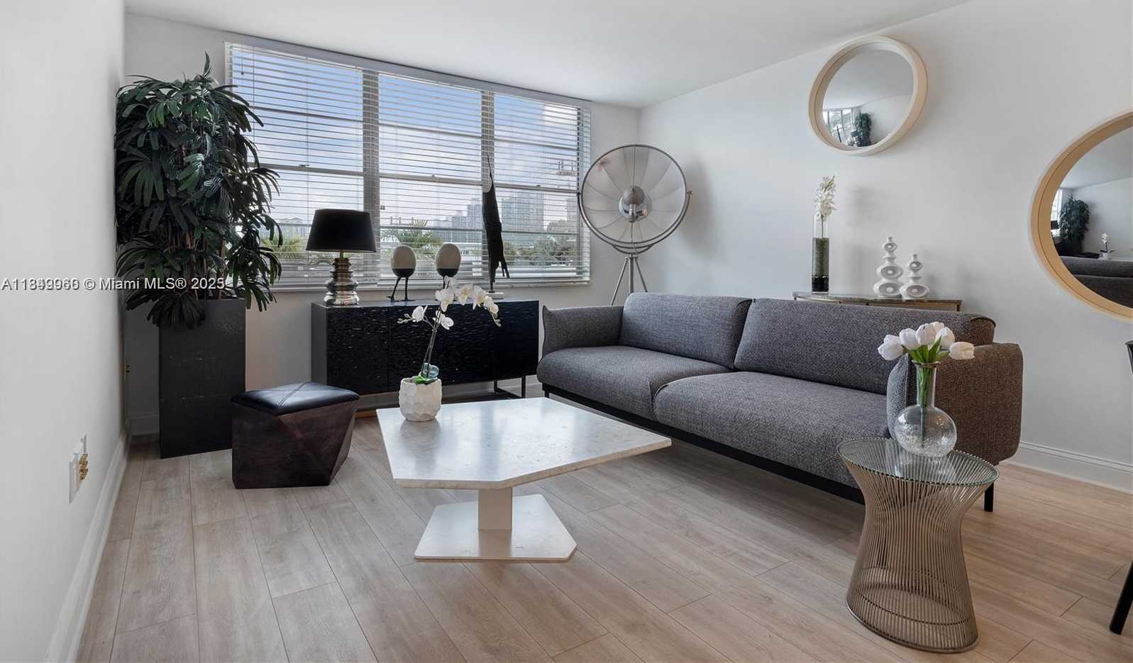Small Image of 1020 MERIDIAN AVE #302, Miami Beach Number 5