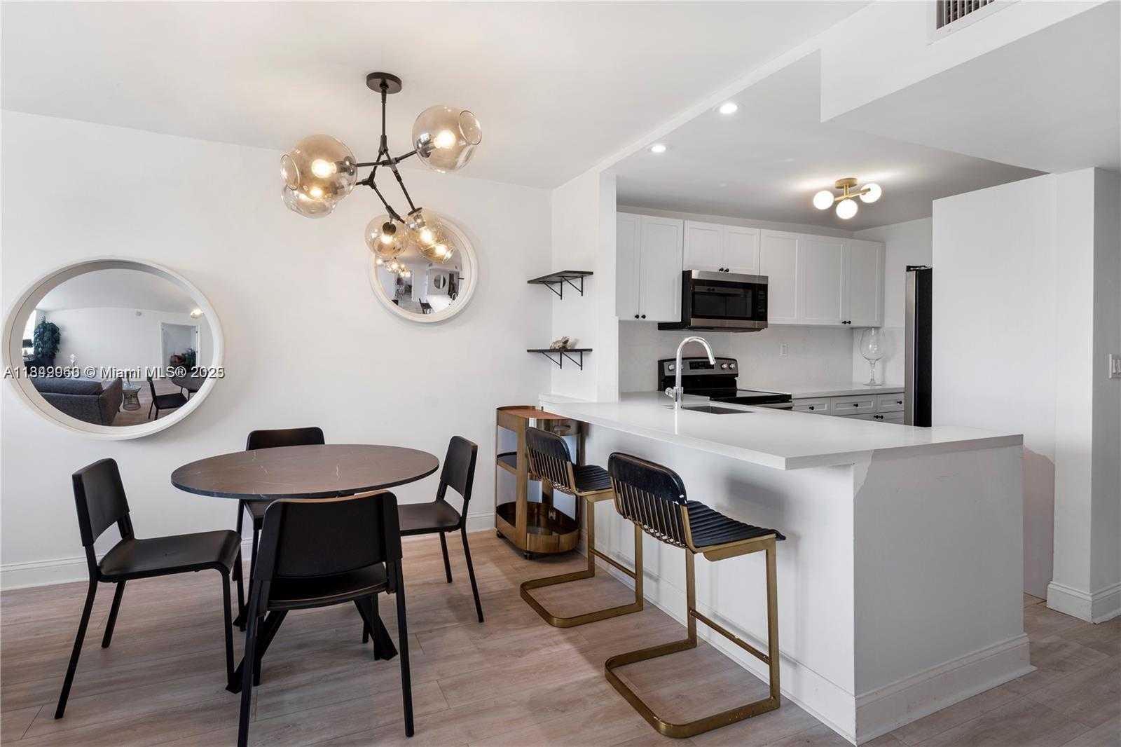 Small Image of 1020 MERIDIAN AVE #302, Miami Beach Number 6