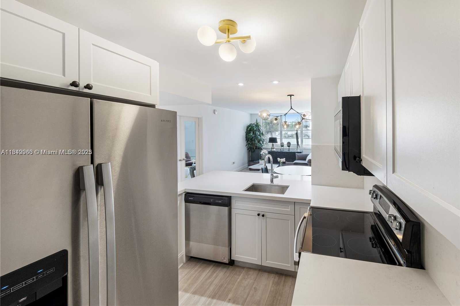 Small Image of 1020 MERIDIAN AVE #302, Miami Beach Number 7