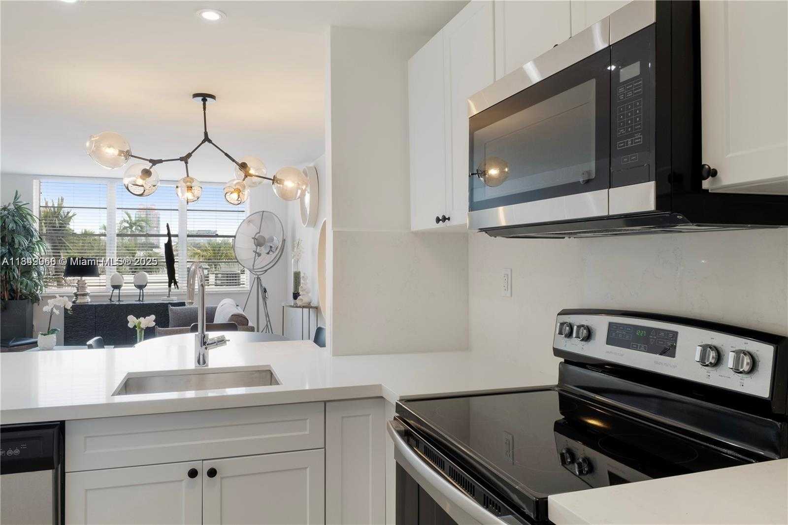 Small Image of 1020 MERIDIAN AVE #302, Miami Beach Number 8
