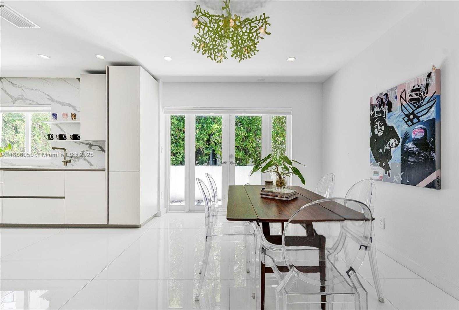 Small Image of 5055 NORTH BAY RD, Miami Beach Number 17