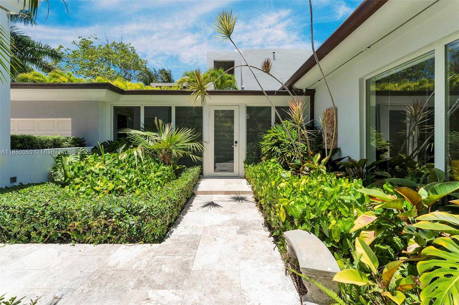 Small Image of 5055 NORTH BAY RD, Miami Beach Number 2