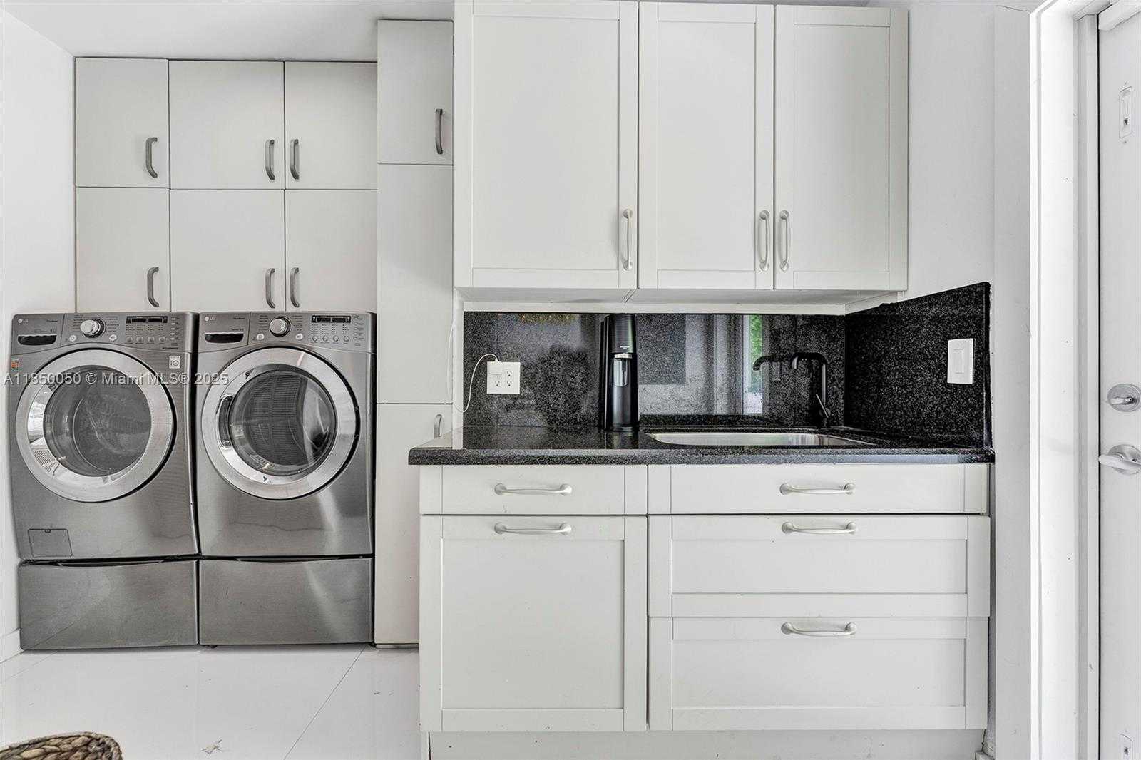 Small Image of 5055 NORTH BAY RD, Miami Beach Number 23
