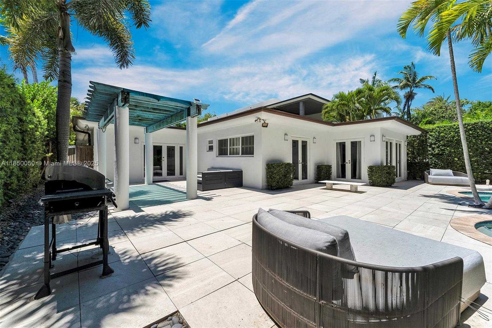 Small Image of 5055 NORTH BAY RD, Miami Beach Number 27