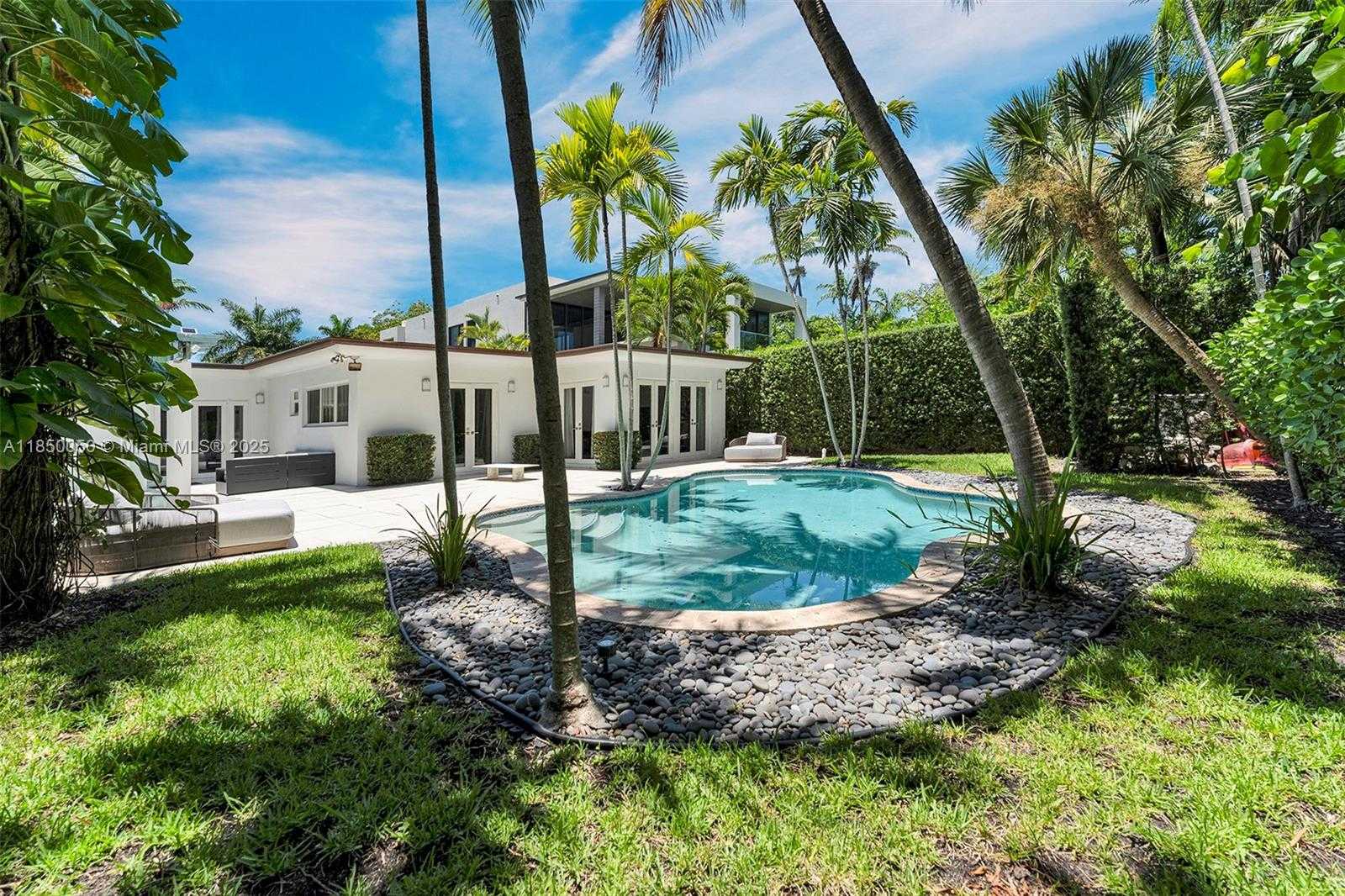 Small Image of 5055 NORTH BAY RD, Miami Beach Number 28