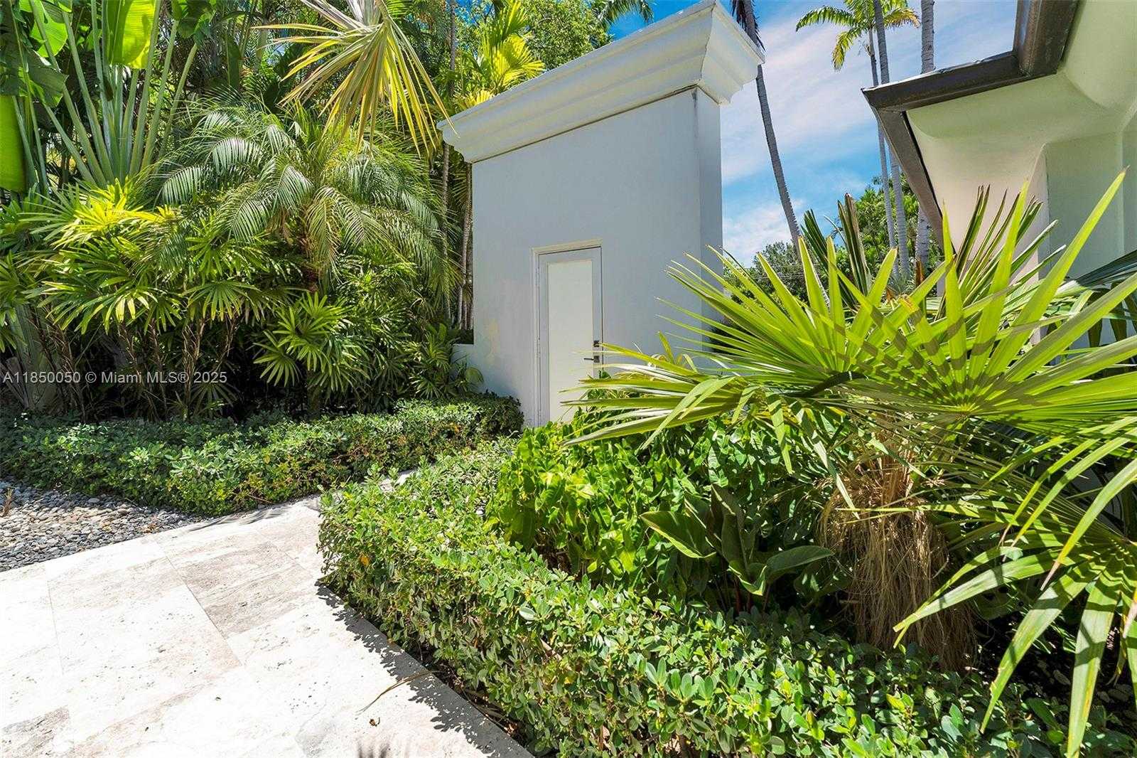 Small Image of 5055 NORTH BAY RD, Miami Beach Number 31