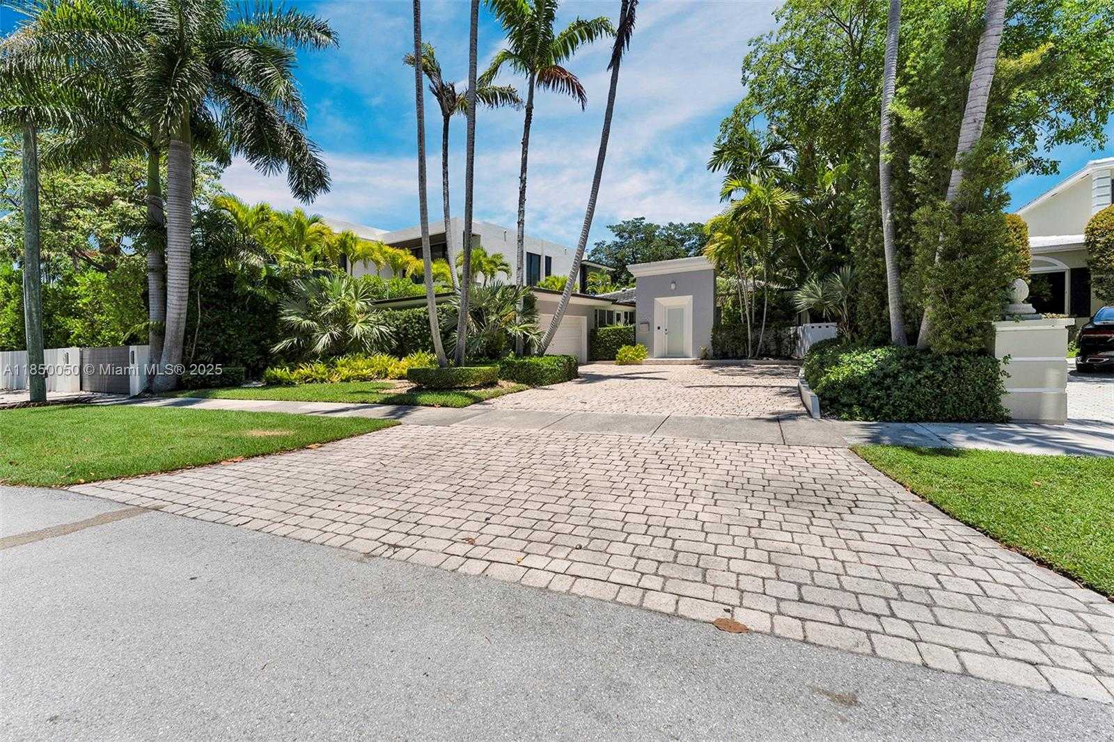 Small Image of 5055 NORTH BAY RD, Miami Beach Number 32
