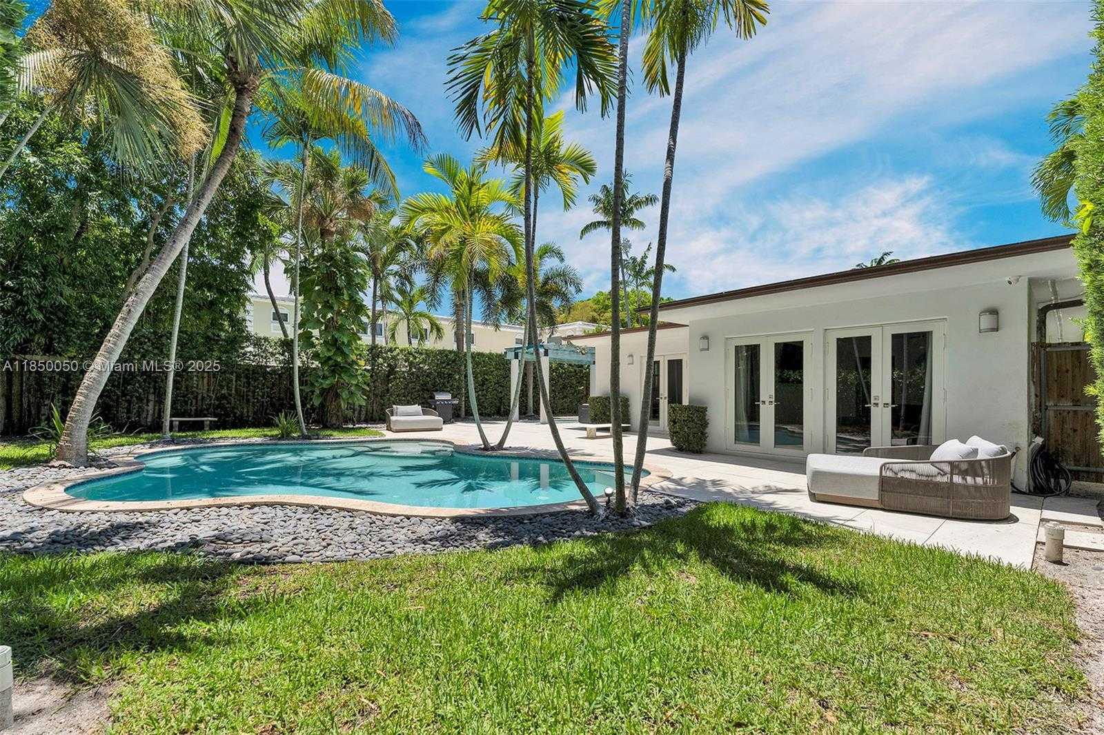 Small Image of 5055 NORTH BAY RD, Miami Beach Number 34