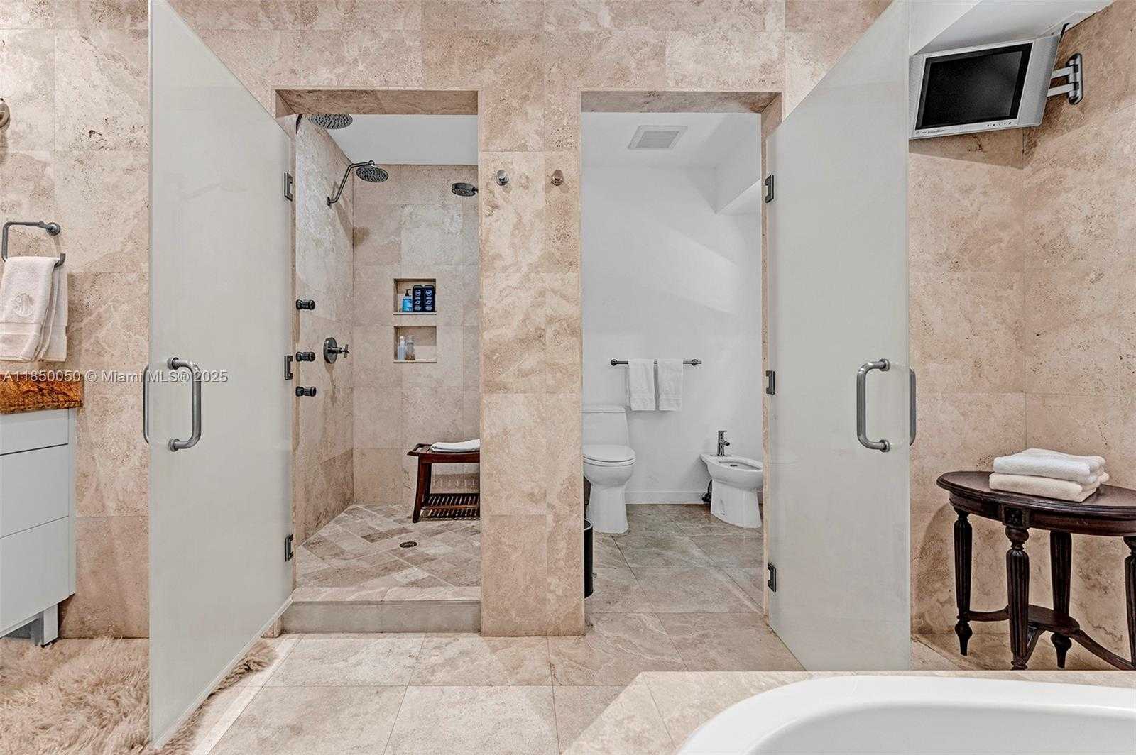 Small Image of 5055 NORTH BAY RD, Miami Beach Number 36