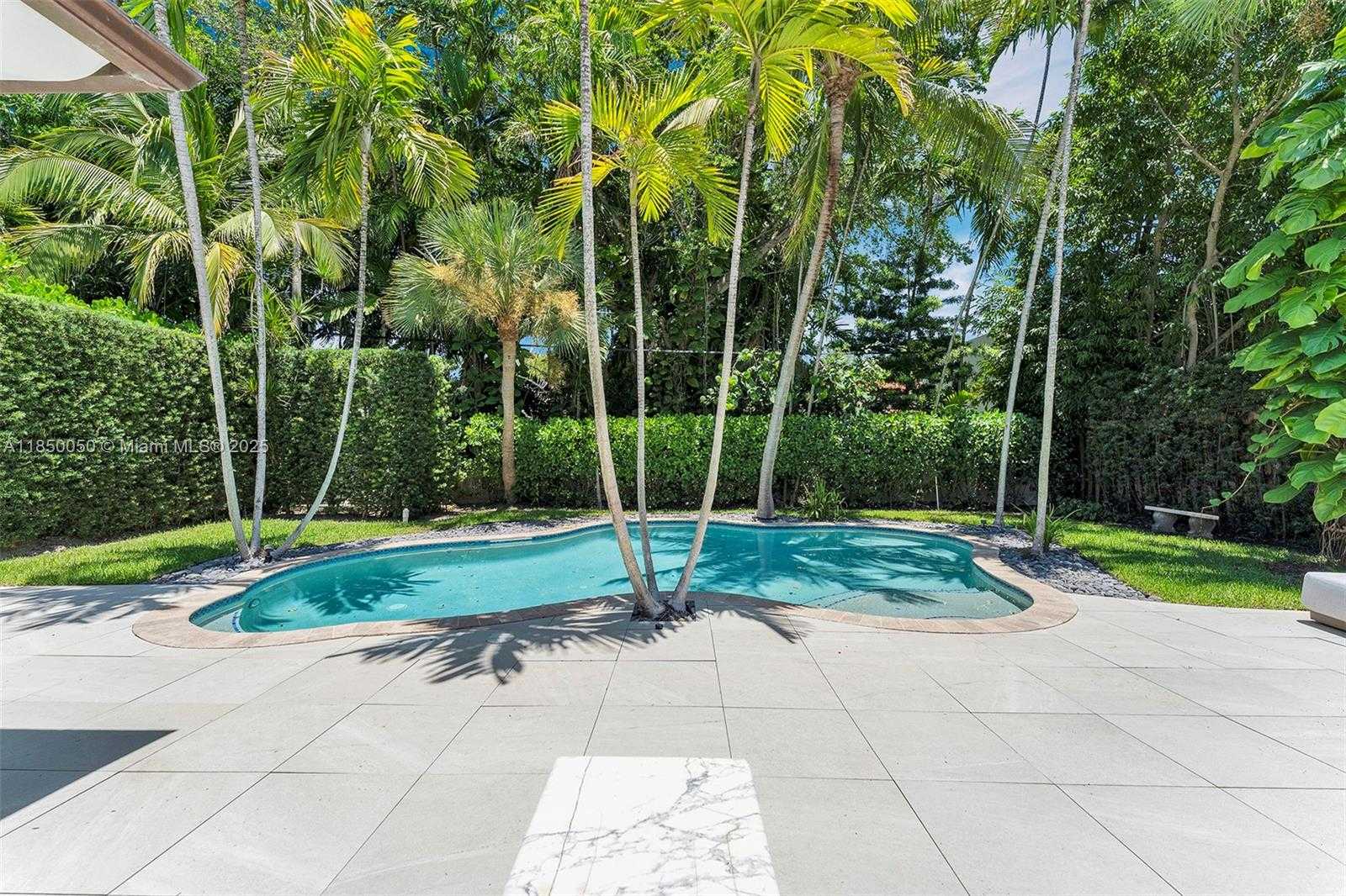 Small Image of 5055 NORTH BAY RD, Miami Beach Number 37