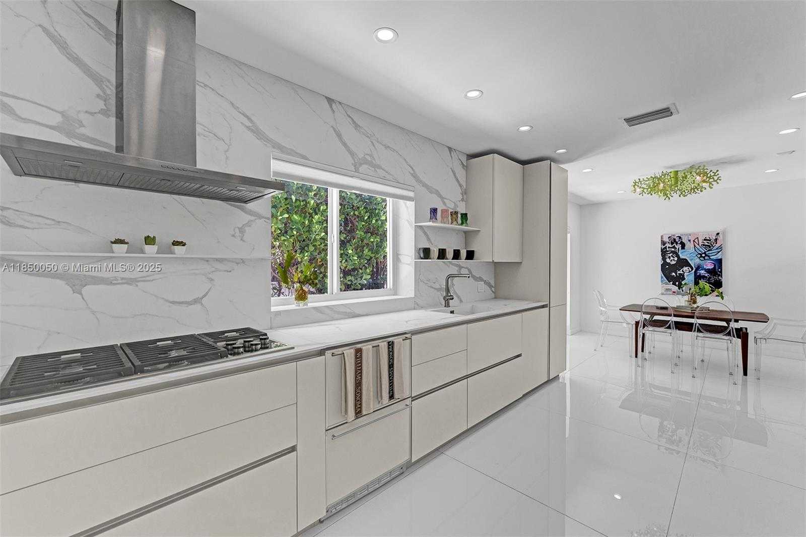 Small Image of 5055 NORTH BAY RD, Miami Beach Number 4