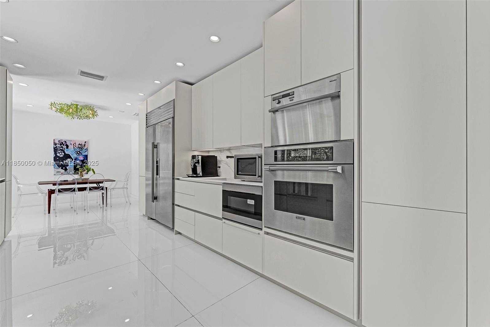 Small Image of 5055 NORTH BAY RD, Miami Beach Number 5