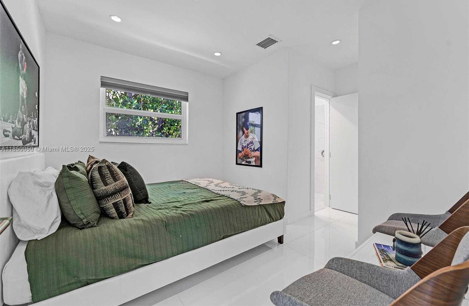 Small Image of 5055 NORTH BAY RD, Miami Beach Number 6