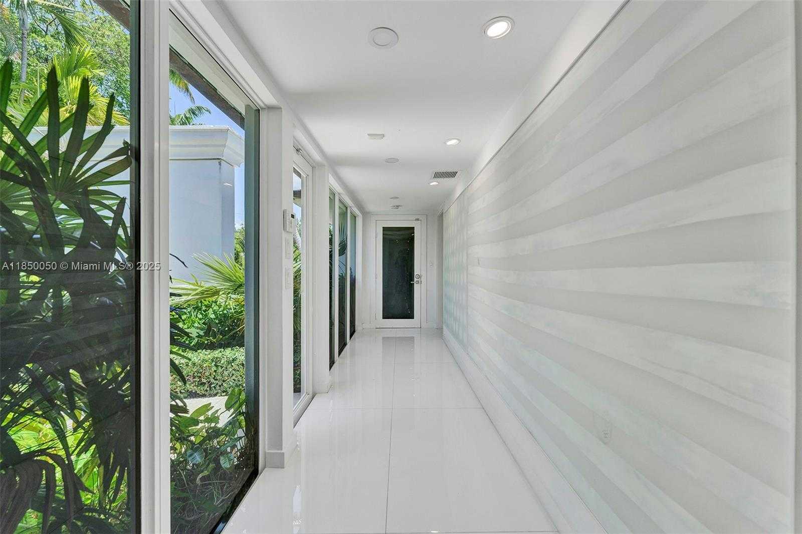 Small Image of 5055 NORTH BAY RD, Miami Beach Number 9