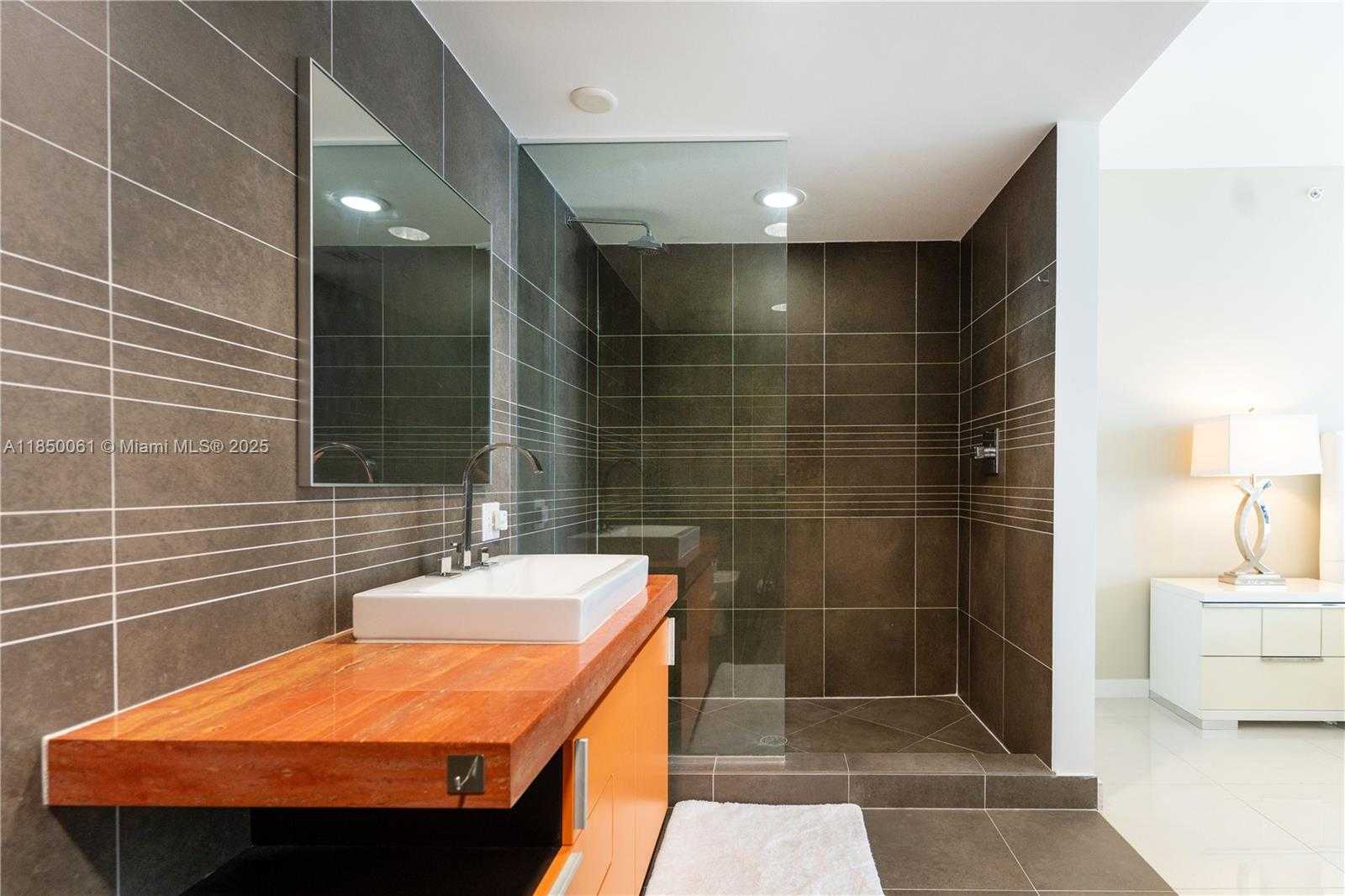 Small Image of 2155 WASHINGTON CT #207, Miami Beach Number 12