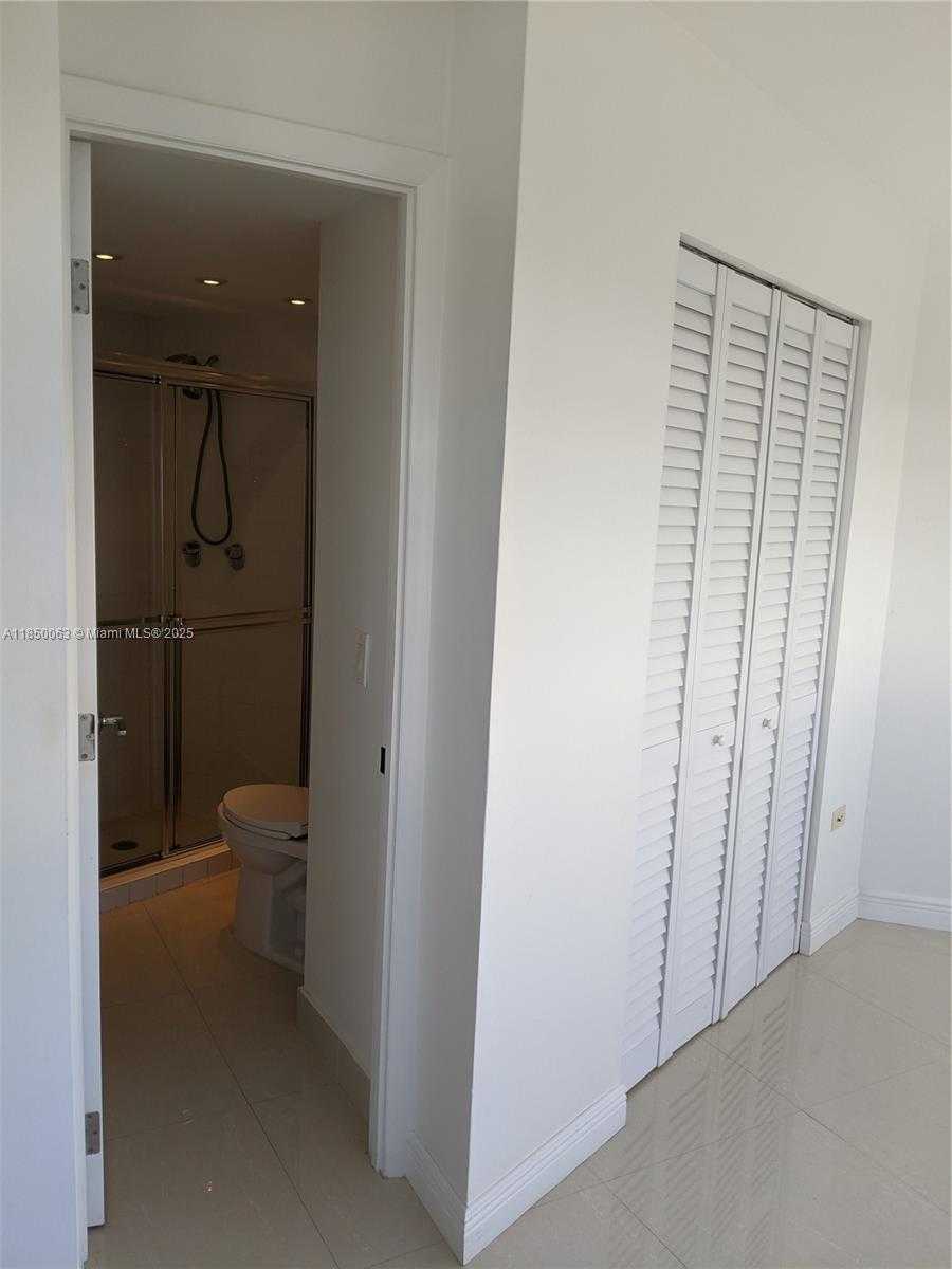 Small Image of 1881 WASHINGTON AVE #8A, Miami Beach Number 5