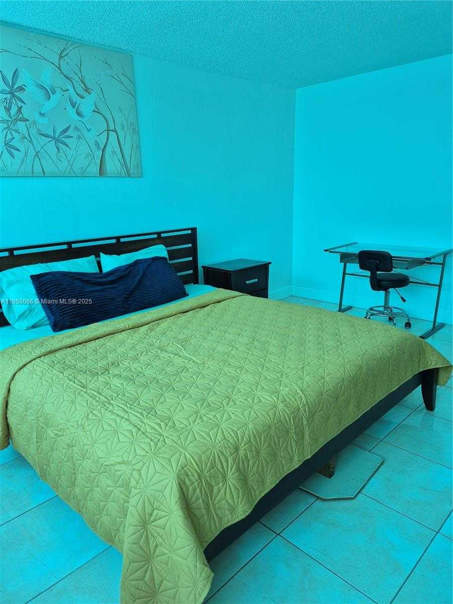 Small Image of 18031 BISCAYNE BLVD #1602, Aventura Number 19