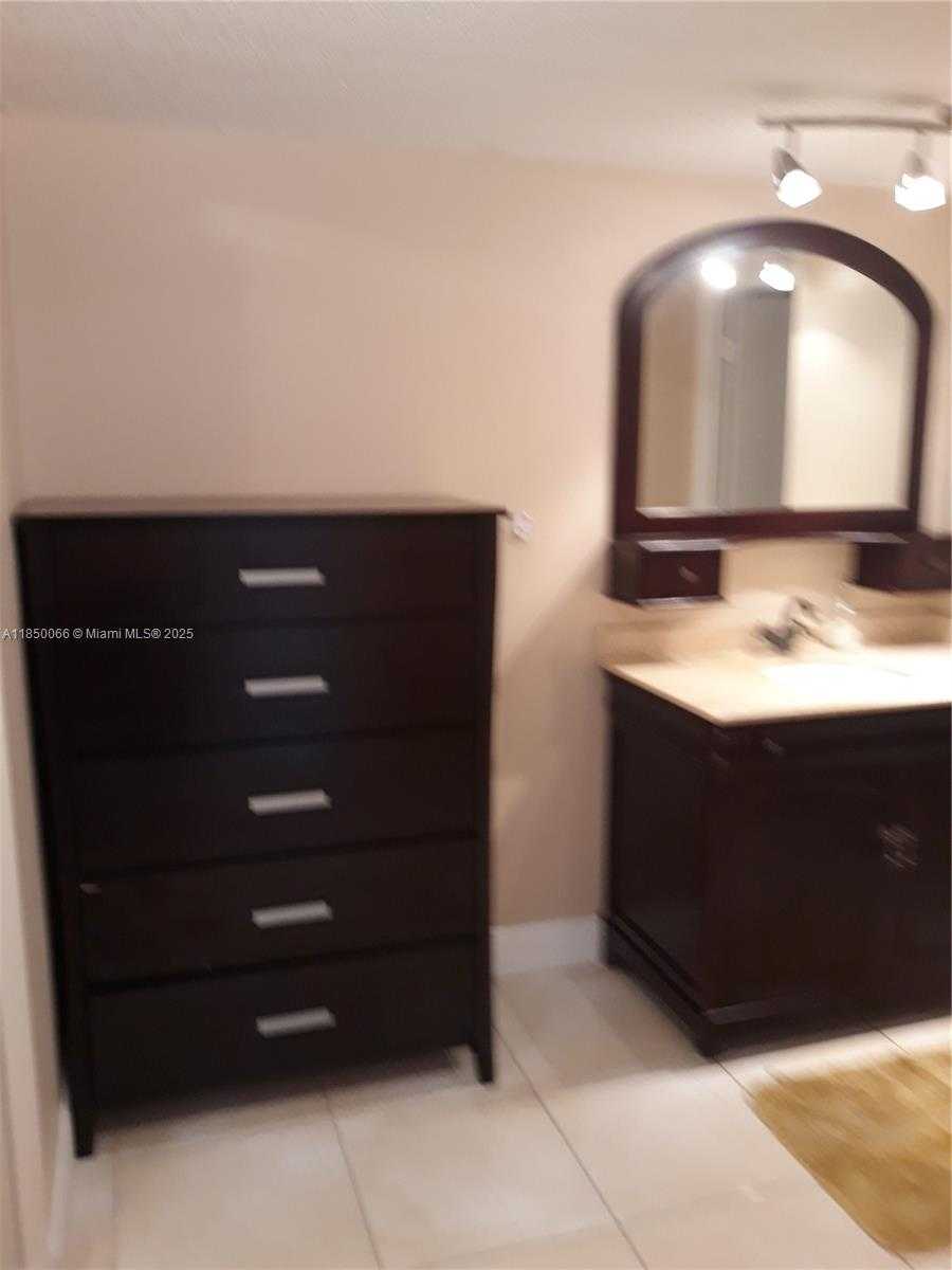 Small Image of 18031 BISCAYNE BLVD #1602, Aventura Number 28