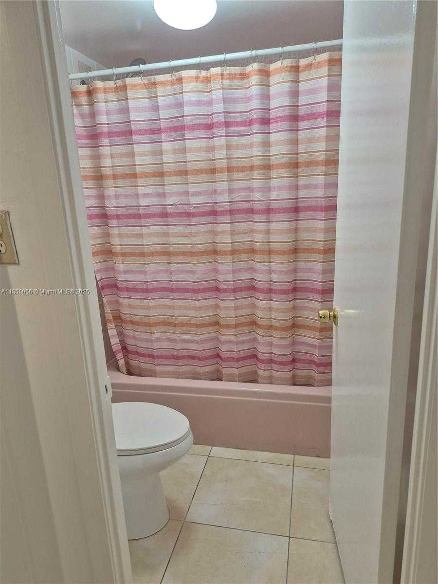 Small Image of 18031 BISCAYNE BLVD #1602, Aventura Number 29