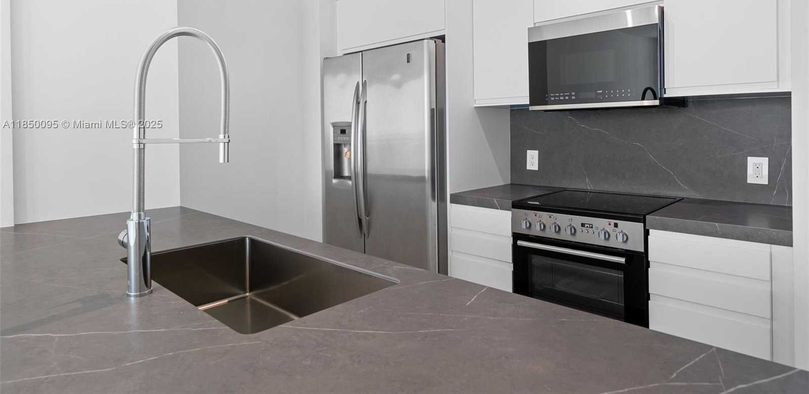 Small Image of 951 BRICKELL AVE #4002, Miami Number 12