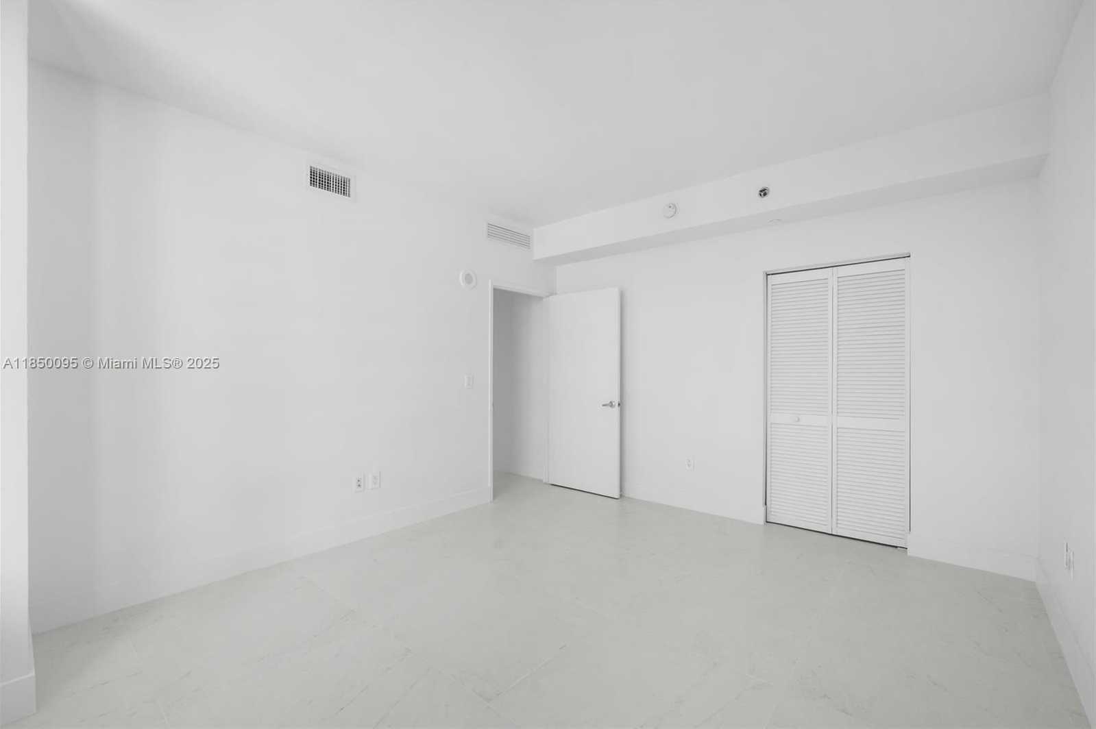 Small Image of 951 BRICKELL AVE #4002, Miami Number 23