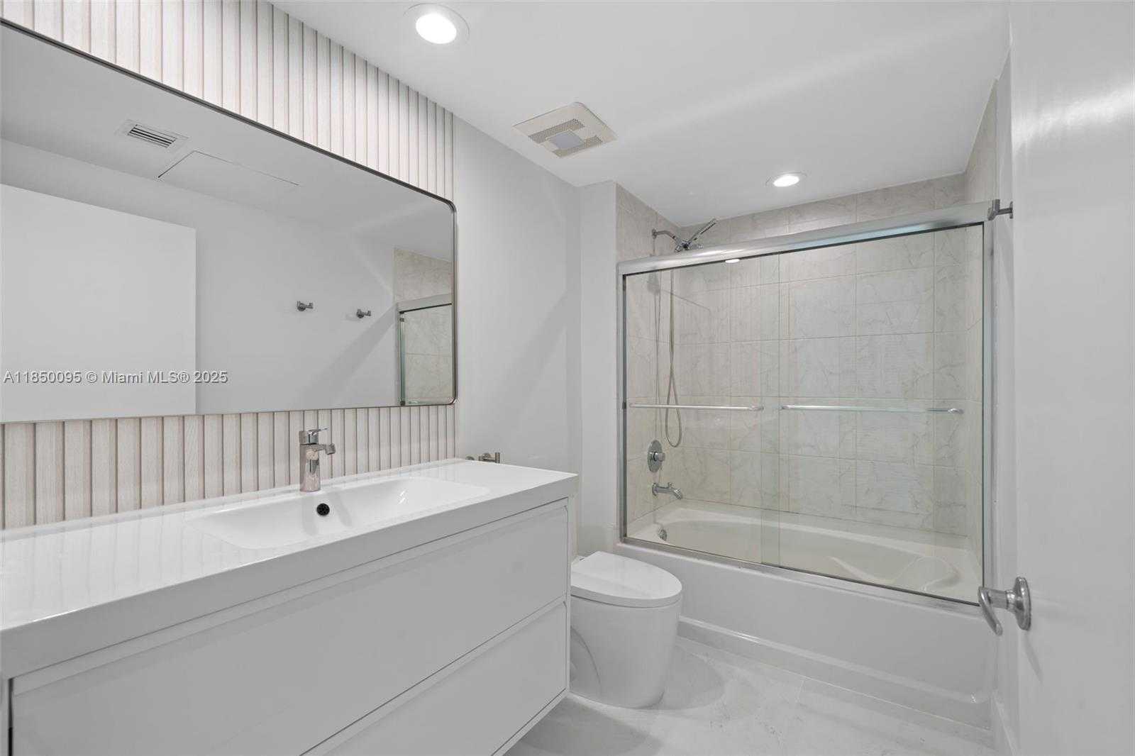 Small Image of 951 BRICKELL AVE #4002, Miami Number 24