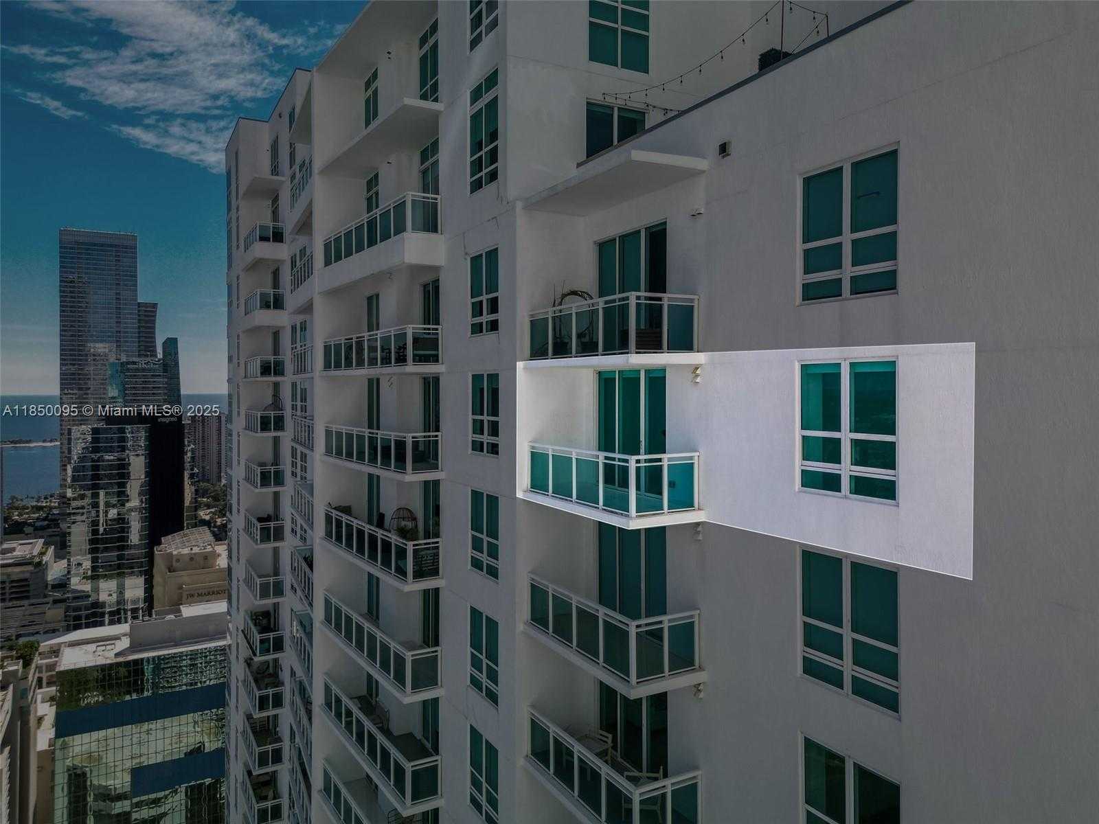 Small Image of 951 BRICKELL AVE #4002, Miami Number 41