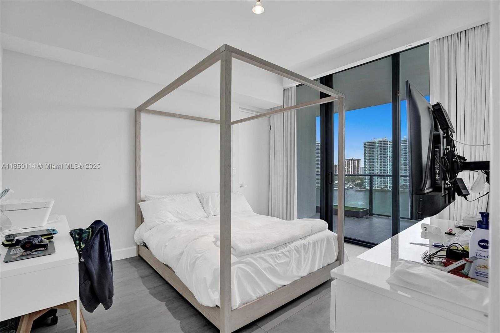 Small Image of 5000 ISLAND ESTATES DR #1006, Aventura Number 25