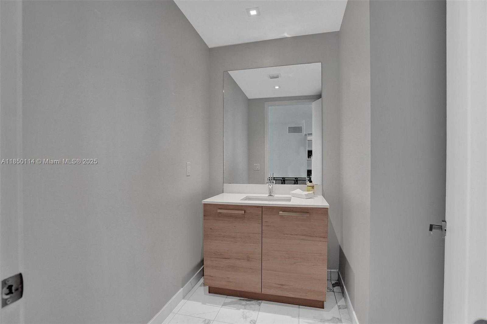 Small Image of 5000 ISLAND ESTATES DR #1006, Aventura Number 31